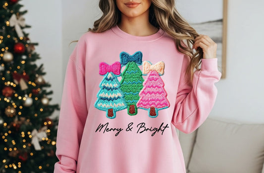 🎀 Merry & Bright Christmas Sweatshirt – Colorful Faux Yarn Holiday Pullover