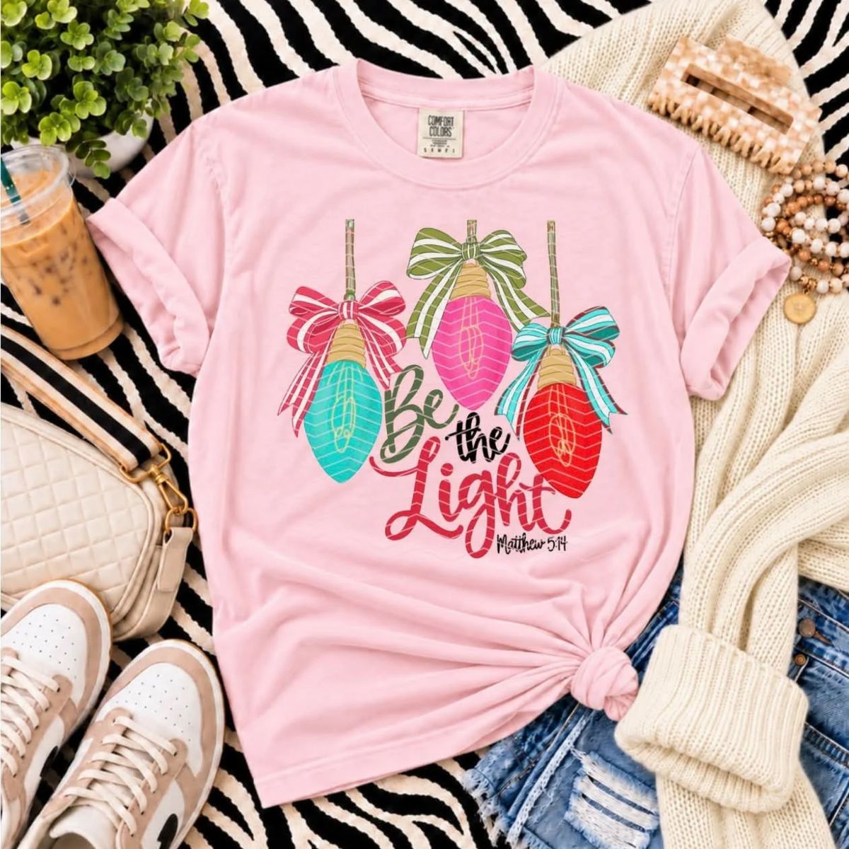 Be the Light Christmas Bows – T-Shirt, Sweatshirt & Hoodie